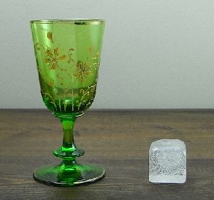 アンティーク　ボヘミアン　ワイングラス “中世の香り漂うグリーングラス”